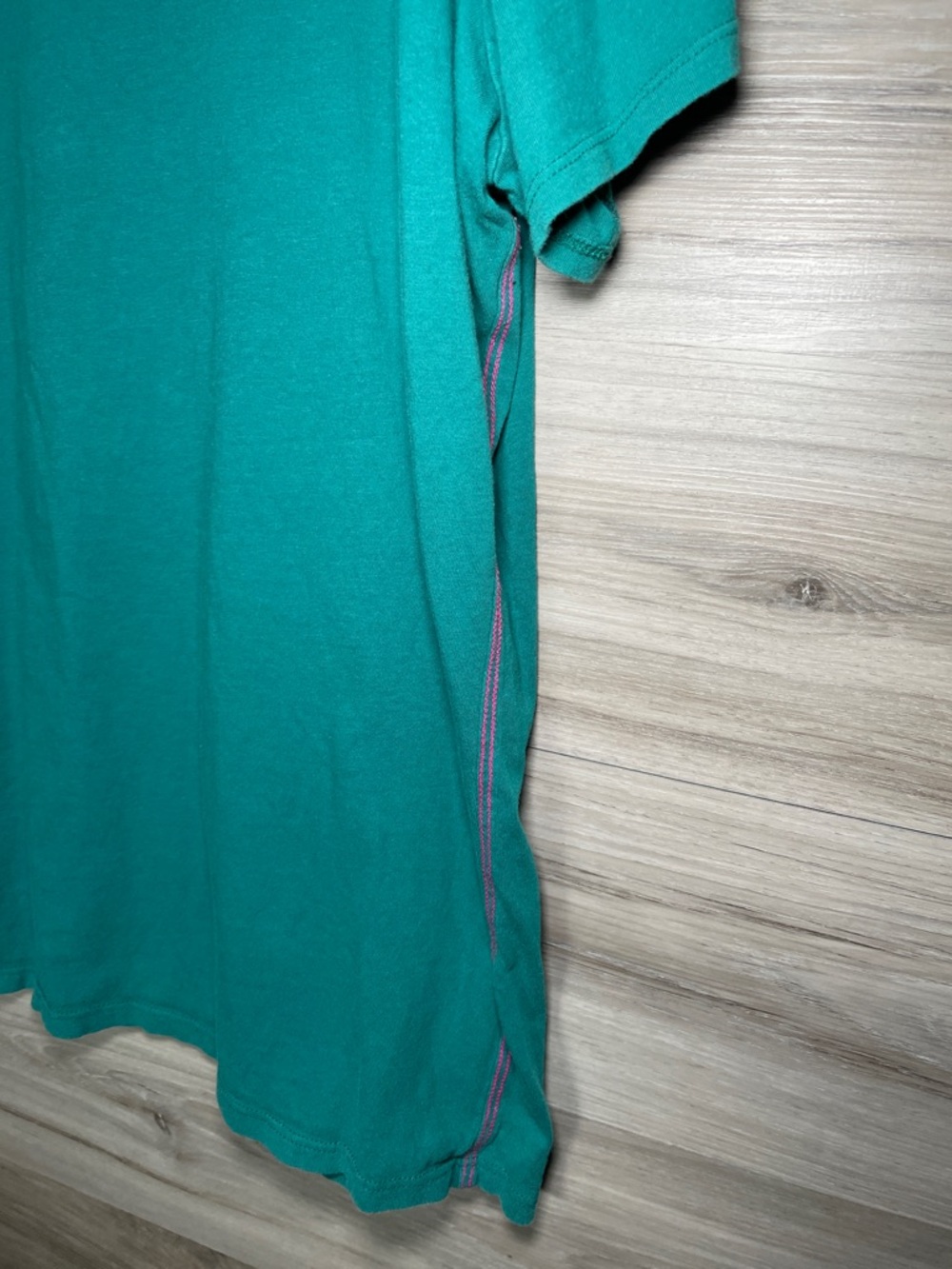 EUC- Vintage Women's Life is Good SS V Neck Graphic Tee - Picture 8 of 10